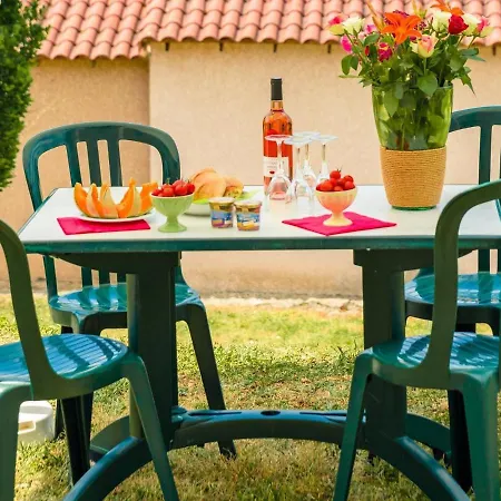Ferienhaus Holiday With A Terrace Near River Lot